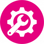 Weißes Icon eines Zahnrads mit einem darin liegenden Maulschlüssel in einem pinken Kreis.